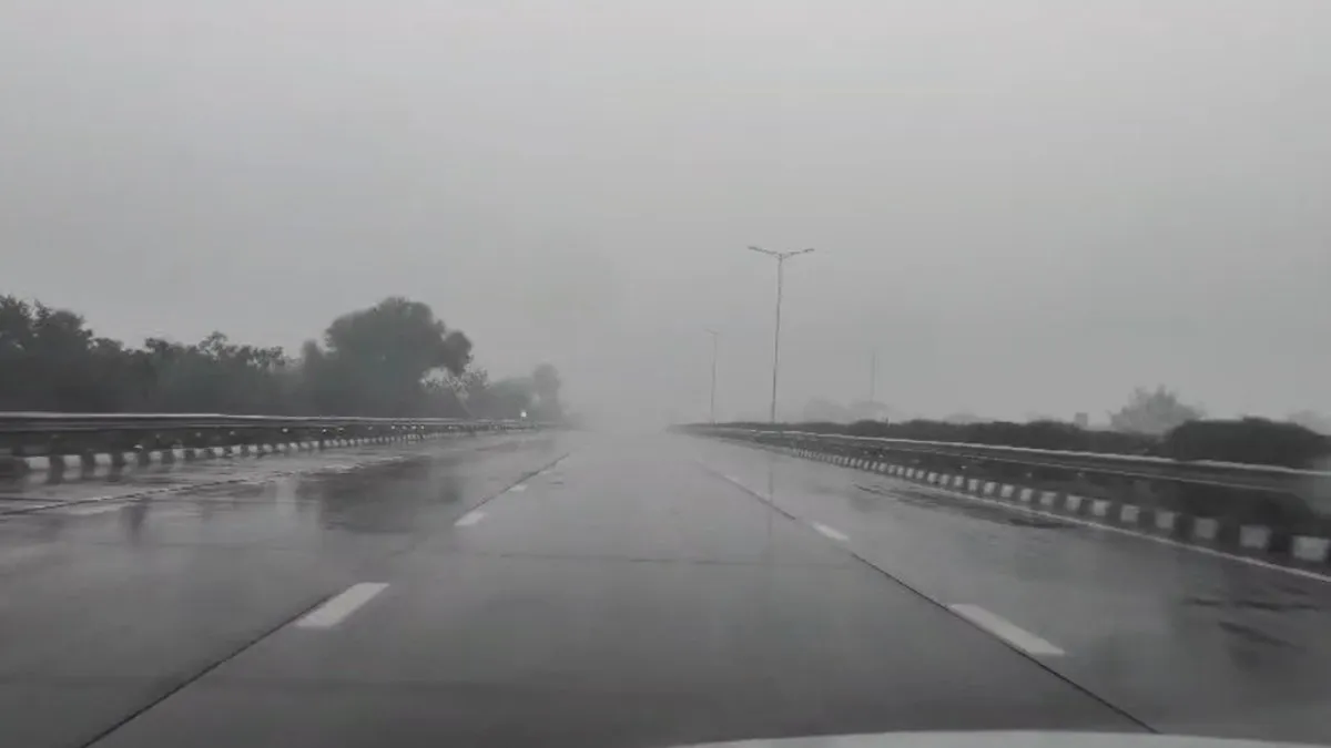 कड़ाके की ठंड के बीच दिल्ली-NCR में बारिश, और गलाएगी सर्दी