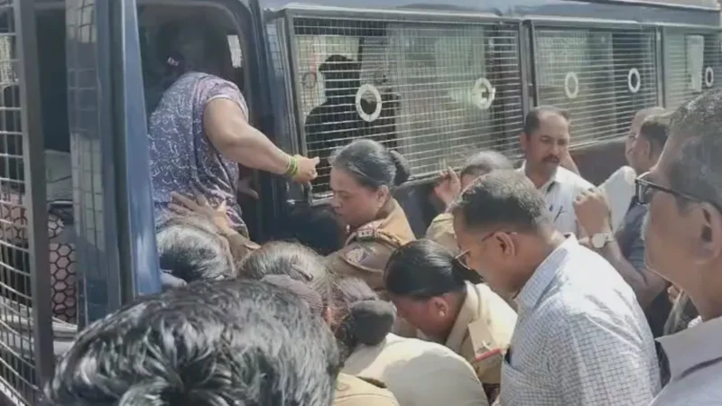 हुबली में पुलिस की बर्बरता, BJP महिला कार्यकर्ता को निर्वस्त्र कर बदसलूकी का आरोप, पार्टी समर्थकों में फूटा गुस्सा