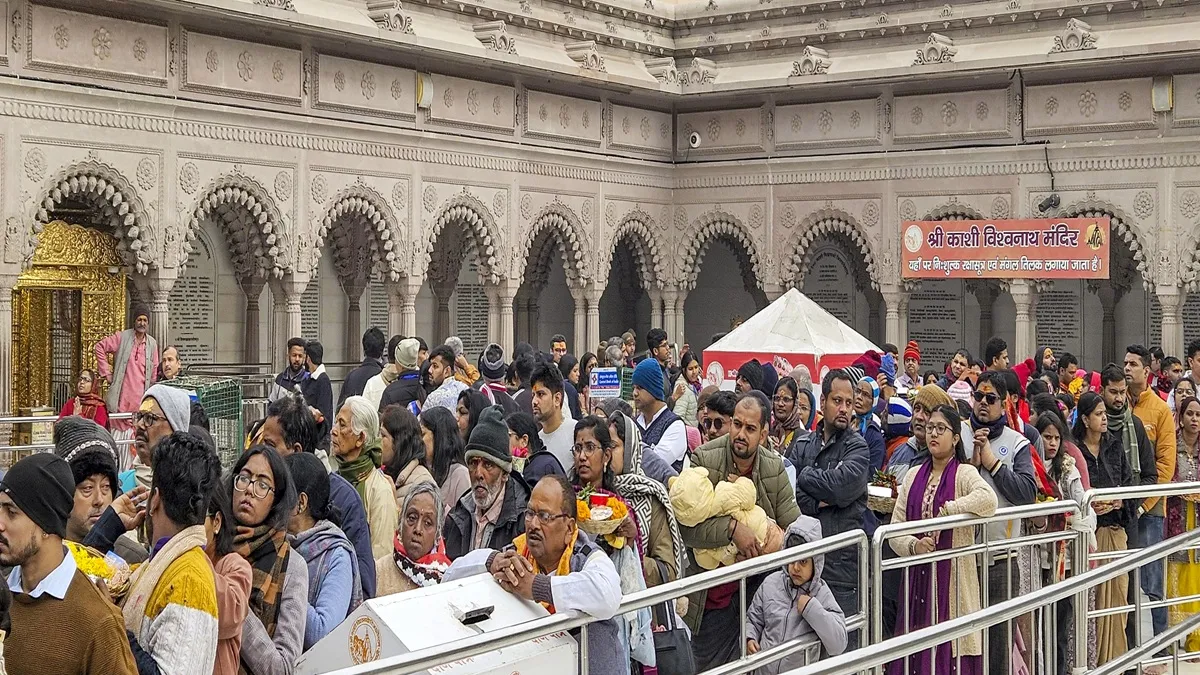काशी-अयोध्या में 3 KM लंबी लाइनें, खाटूश्यामजी में घंटों इंतजार के बाद दर्शन; नए साल पर देशभर के मंदिरों में लगा भक्तों तांता