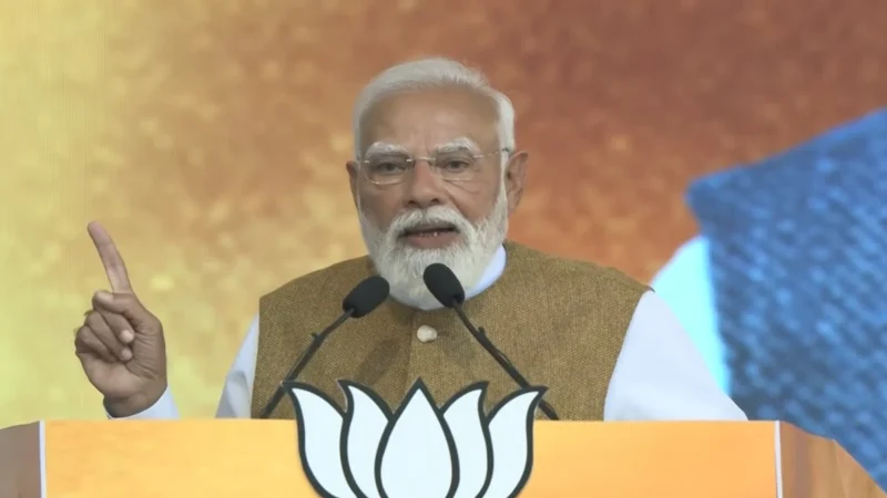 Kerala में PM Modi का LDF-UDF पर सीधा प्रहार, बोले- राज्य को भ्रष्टाचार के चक्र में फंसाया