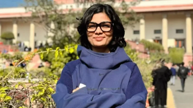 PM मोदी पर आपत्तिजनक टिप्पणी कर बुरी फंसी भोजपुरी सिंगर, पुलिस ने की कार्रवाई