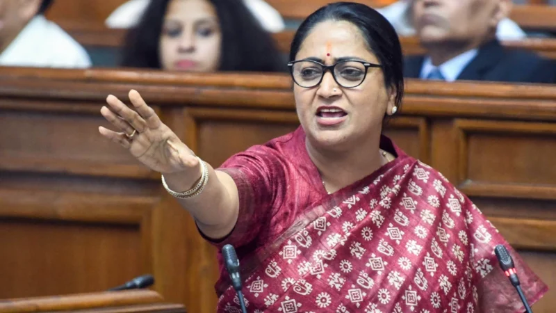 व्यक्तिगत हमलों पर भड़कीं रेखा गुप्ता, दिल्ली विधानसभा में बोलीं- AAP घटिया राजनीति बंद करे
