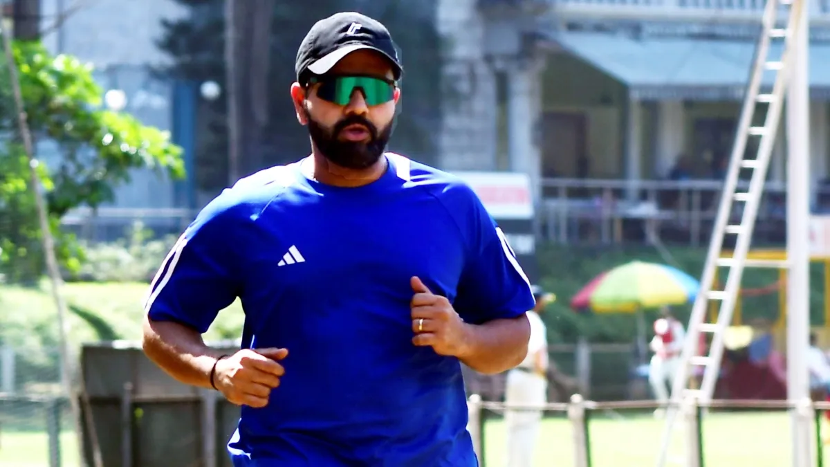 रोहित शर्मा से फैन ने पूछा वड़ा पाव खायेंगे? हिटमैन के रिएक्शन ने कर दिया सभी को हैरान, देखें VIDEO