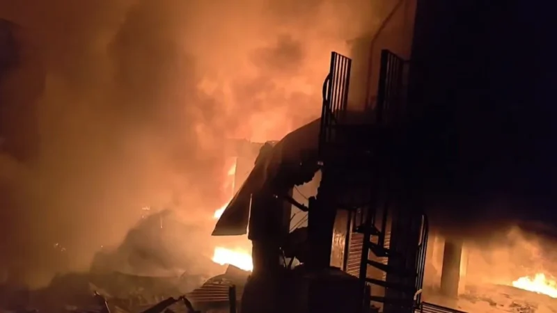 हिमाचल के सोलन में भीषण अग्निकांड, बच्चे की मौत; 8-9 लोगों के फंसे होने की आशंका