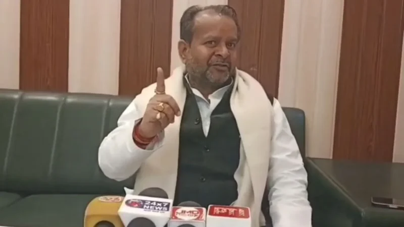 सपा में बुलडोजर का जबरदस्त खौफ! राष्ट्रीय सचिव ने कहा- ‘सरकार बनी तो बुलडोजर की कंपनियों पर लगा देंगे बैन’