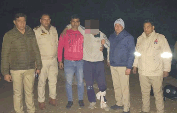 पुलिस ने मुठभेड़ में घायलावस्था में 25 हजार के इनामी बदमाश को किया काबू, दूसरा फरार