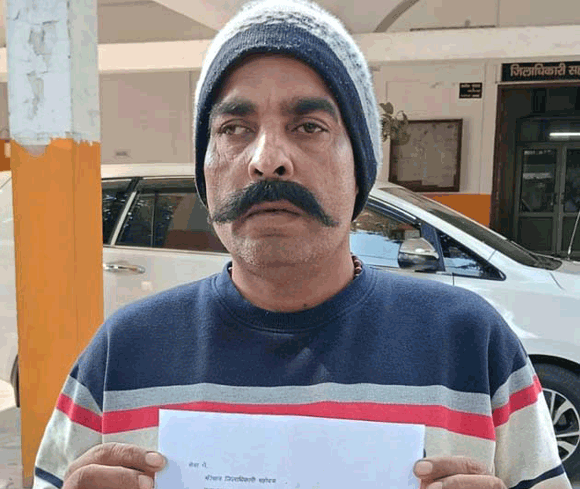 गन्ना तौल में अनियमितता का आरोप, जिलाधिकारी से की शिकायत