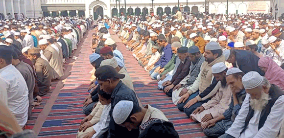 कड़ी सुरक्षा के रमजान के पहले जुमे पर अकीदत व श्रद्धा के साथ अदा की गई नमाज