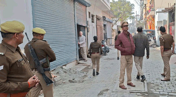 ग्राम पंचायत अधिकारी के घर विजिलेंस टीम का छापा, साकेत कॉलोनी में मचा हड़कंप