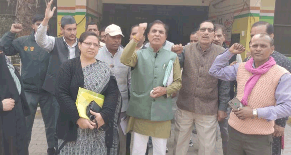 समस्याओं का समाधान न हुआ तो 17 मार्च को लखनऊ में आत्मदाह की चेतावनी, निजी स्कूल शिक्षकों का जोरदार प्रदर्शन