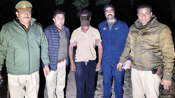 पुलिस ने मुठभेड़ में एक घायल समेत दो बदमाश किए गिरफ्तार, 2.80 लाख रुपये की नगदी व हथियार किए बरामद