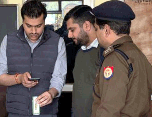 बेहट व नकुड़  क्षेत्र में एसडीएम व आबकारी निरीक्षकों ने किया शराब की दुकानों का औचक निरीक्षण