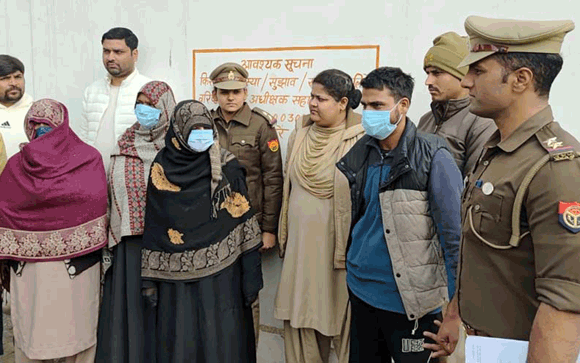 पुलिस ने किया ज्वैलरी शोरूम में हुई चोरी की घटना का खुलासा, तीन महिलाओं समेत पांच आरोपी गिरफ्तार