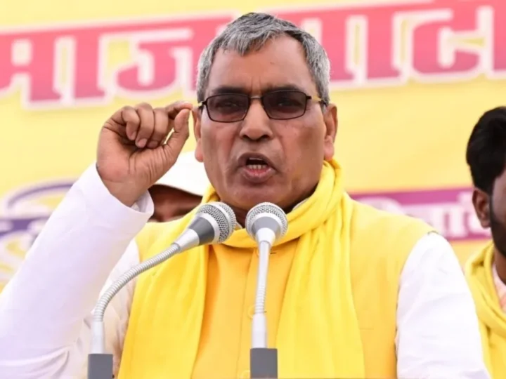 ‘मुजफ्फरनगर जल रहा था और बाप-बेटे सैफई में..’, ओम प्रकाश राजभर का अखिलेश यादव पर तीखा हमला