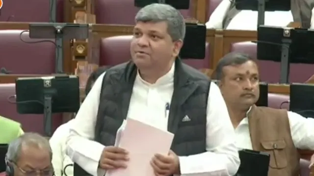 योगी सरकार के मंत्री की फिसली जुबान, बजट सत्र में राज्यपाल के अभिभाषण को ही कह दिया- झूठ का पुलिंदा