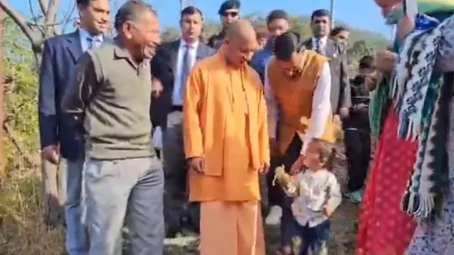 पैतृक गांव उत्तराखंड के पंचूर में CM Yogi Adityanath ने बच्चों को दुलारा, बोले-हम भी तुम्हारे दादा