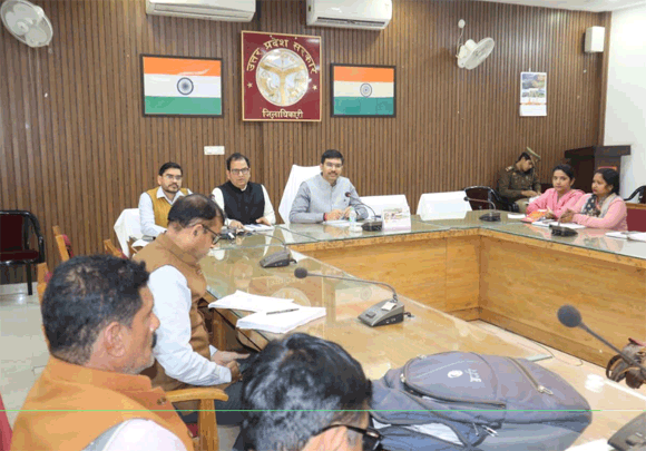 जिला निर्वाचन अधिकारी ने ली बीएलओ की बैठक