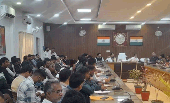 उप जिला निर्वाचन अधिकारी द्वारा माध्यमिक एवं उच्च शिक्षण तथा कोचिंग संचालको को किया गया अधिक से अधिक मतदाता बनाए जाने हेतु संवेदीकृत