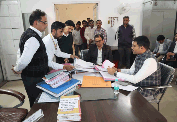 जिलाधिकारी ने किया कलेक्ट्रेट स्थित कार्यालयों का सघन निरीक्षण