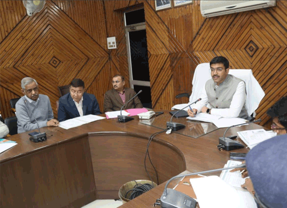 जिलाधिकारी मनीष बंसल ने की सड़क सुरक्षा समिति की गहन समीक्षा