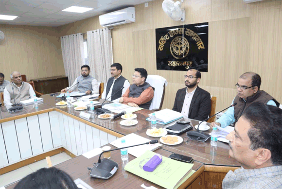 मण्डलायुक्त की अध्यक्षता में हुई सीएम डैश बोर्ड पर विकास कार्यों, कर करेत्तर एवं राजस्व कार्यों की बैठक