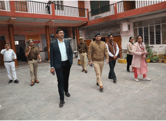डीएम एवं एसएसपी ने बोर्ड परीक्षा के तहत किया परीक्षा केन्द्रों का औचक निरीक्षण