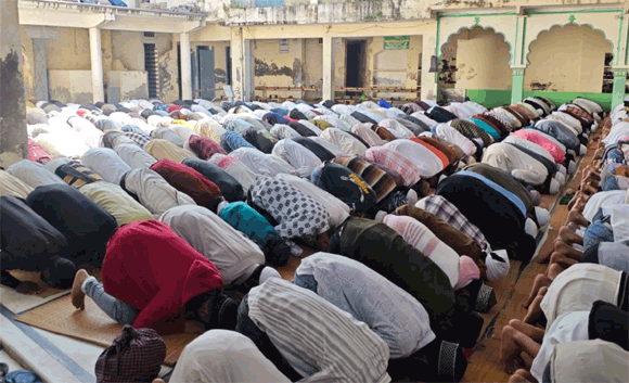 रमजान के पहले जूमे पर रोजेदारों ने नमाज अता की