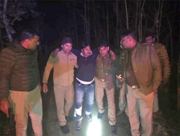 पुलिस ने मुठभेड के दौरान अंर्तराज्यीय इनामी बदमाश गिरफतार किया