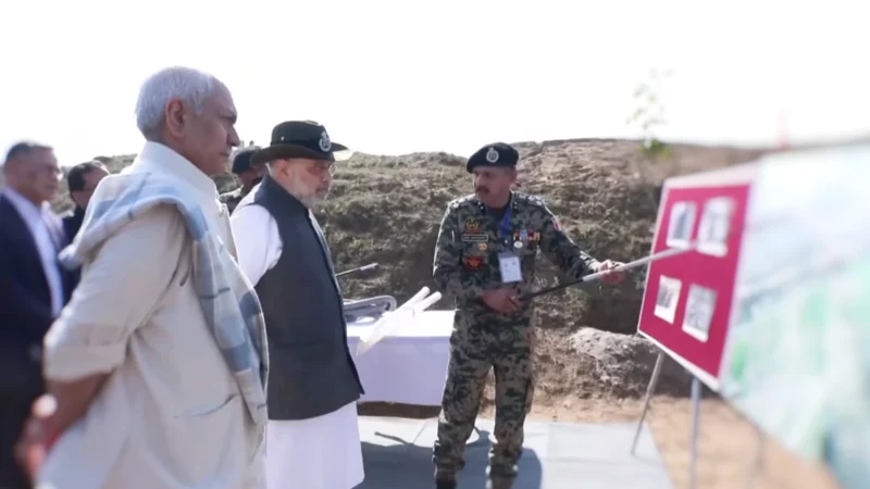 जम्मू आते ही सीधे Border पर पहुँचे अमित शाह, खुद लिया सीमा चौकियों का जायजा, BSF जवानों को सराहा