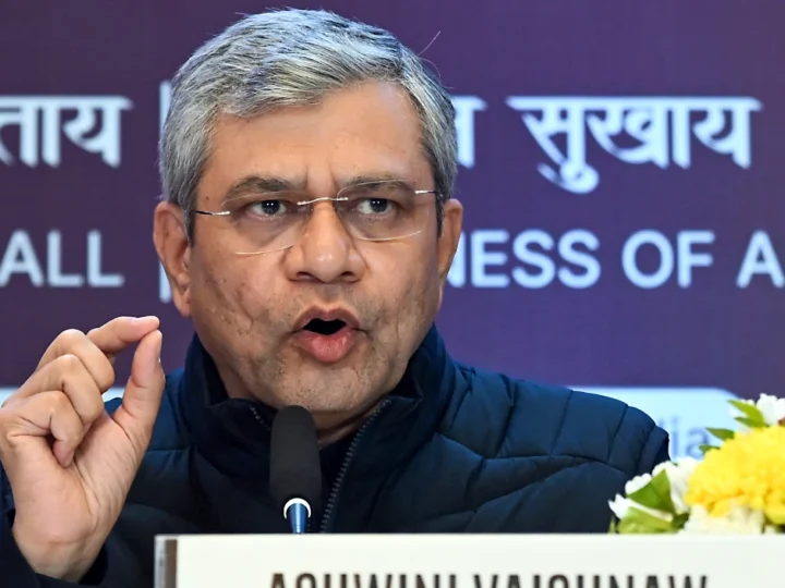 AI और Deepfake पर सरकार का बड़ा एक्शन, Social Media प्लेटफॉर्म्स के लिए आए ये New Rules