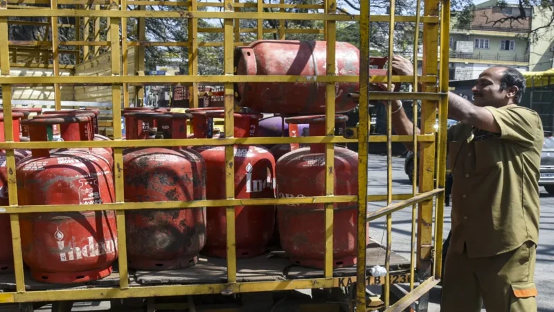 दिल्लीवालों की बल्ले-बल्ले, होली और दीपावली पर मिलेगा फ्री LPG गैस सिलेंडर