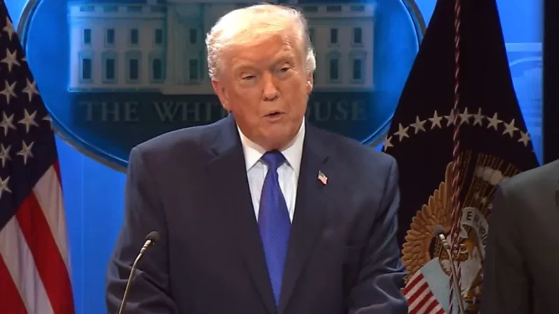 डोनाल्ड ट्रंप ने सुप्रीम कोर्ट के फैसले को बताया ‘शर्मनाक’, सभी देशों पर 10 फीसदी एक्स्ट्रा टैरिफ लगाने का किया ऐलान