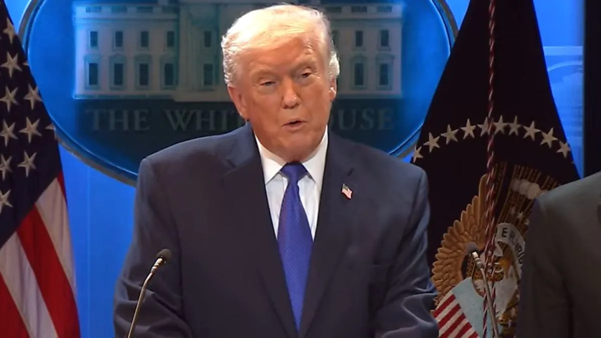 डोनाल्ड ट्रंप ने सुप्रीम कोर्ट के फैसले को बताया ‘शर्मनाक’, सभी देशों पर 10 फीसदी एक्स्ट्रा टैरिफ लगाने का किया ऐलान