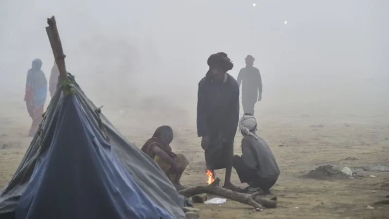 यूपी-बिहार में कोल्ड डे का अलर्ट, ठंड के बीच आज इन राज्यों में बारिश के आसार, राजस्थान में 4.5°C तक पहुंचा पारा