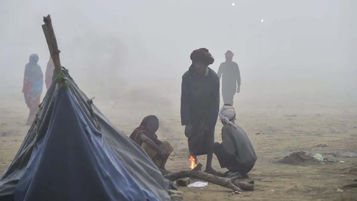 यूपी-बिहार में कोल्ड डे का अलर्ट, ठंड के बीच आज इन राज्यों में बारिश के आसार, राजस्थान में 4.5°C तक पहुंचा पारा