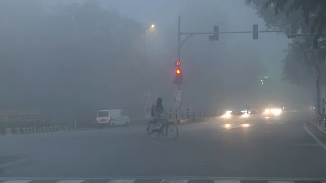 संभलकर निकलें… कोहरे से थम गया दिल्ली-यूपी, कई जगह गाड़ियां टकराईं; जम्मू-हिमाचल में भारी बर्फबारी