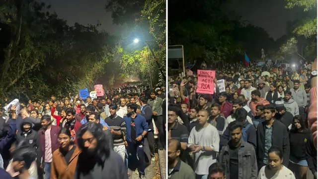 JNU कुलगुरु के इस्‍तीफे की मांग के बीच आधी रात को ABVP और लेफ्ट विंग में चले लाठी-डंडे, कई छात्र बुरी तरह घायल