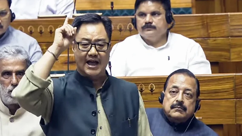 किरेन रिजिजू का राहुल गांधी पर तीखा हमला, ‘वे खुद को Parliament से ऊपर समझते हैं’