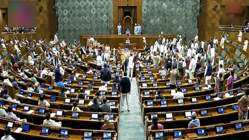 Lok Sabha में हंगामे के बीच धन्यवाद प्रस्ताव पास, विपक्ष के शोर में PM Modi नहीं दे पाए जवाब