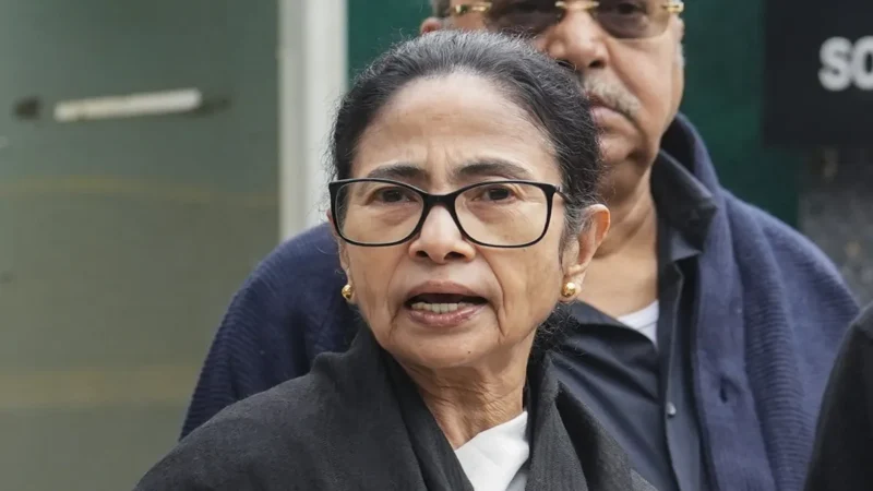 “मैं 7 बार एमपी रही, कभी ऐसा चुनाव आयोग नहीं देखा’, मीटिंग बीच में छोड़कर निकलीं ममता, जानिए और क्या बोलीं?