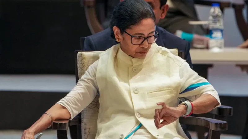 पश्चिम बंगाल की ममता सरकार को सुप्रीम कोर्ट से बड़ा झटका, 20 लाख कर्मचारियों को 25% DA देने का आदेश