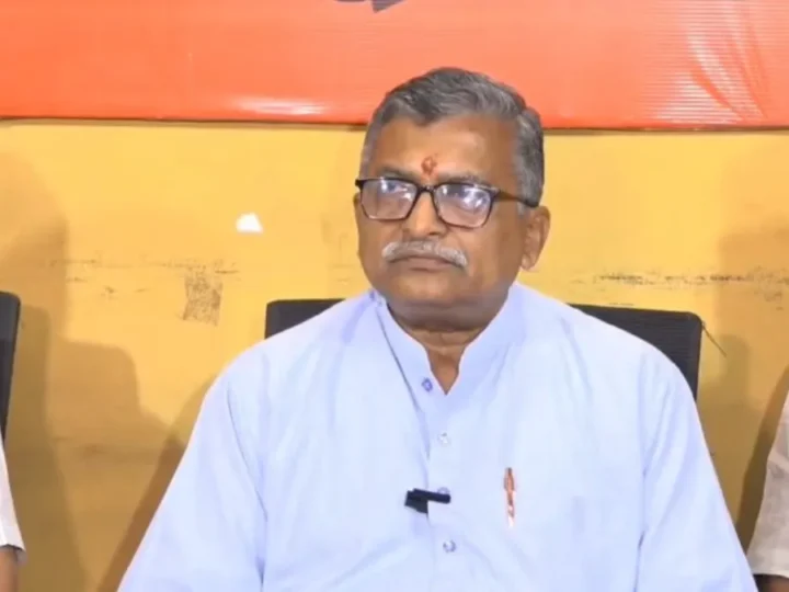 “RSS के बारे में कोई बकवास करता है, तो उसे जगह दिखा देनी चाहिए”, प्रियांक खरगे के बयान पर भड़की VHP; सुना दी खरी-खरी