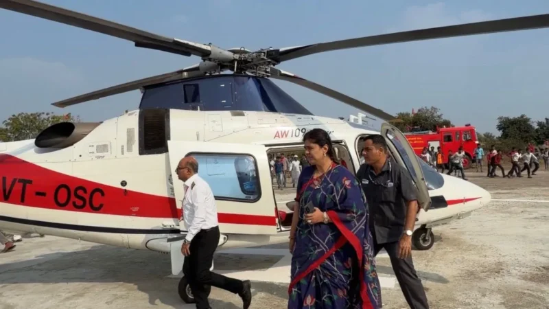 BJP नेता और कैबिनेट मंत्री पंकजा मुंडे के हेलिकॉप्टर में आई खराबी, आनन-फानन में लिया गया ये फैसला