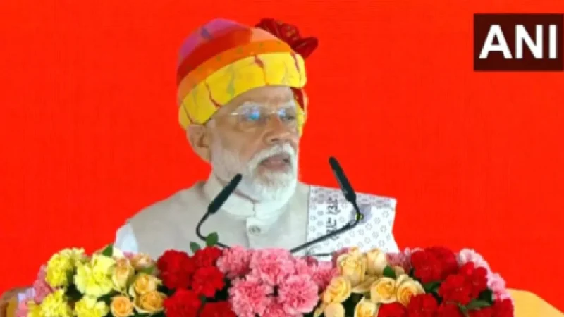 पीएम मोदी ने 14 वर्ष की लड़कियों के लिए शुरू किया देशव्यापी HPV टीकाकरण अभियान, कई डेवलपमेंट प्रोजेक्ट्स का भी उद्घाटन