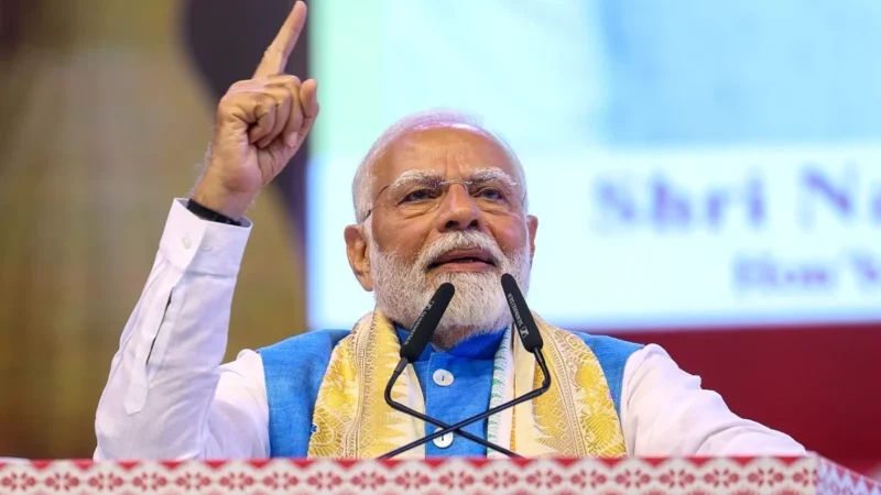 प्रधानमंत्री मोदी ने छत्रपति शिवाजी महाराज को किया नमन, बोले- थे दूरदर्शी नेता और स्वराज्य के प्रतीक।