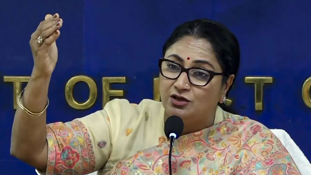 दिल्ली सरकार ने बदले राशन कार्ड के नियम, अब बुजुर्ग महिला ही मानी जाएगी परिवार की मुखिया