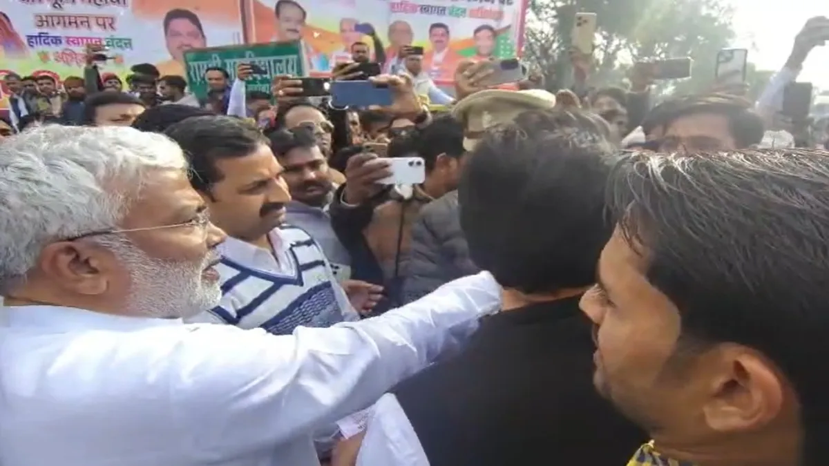 कैबिनेट मंत्री स्वतंत्र देव सिंह को बनाया था बंधक, MLA बृजभूषण को भाजपा ने भेजा नोटिस, मांगा जवाब