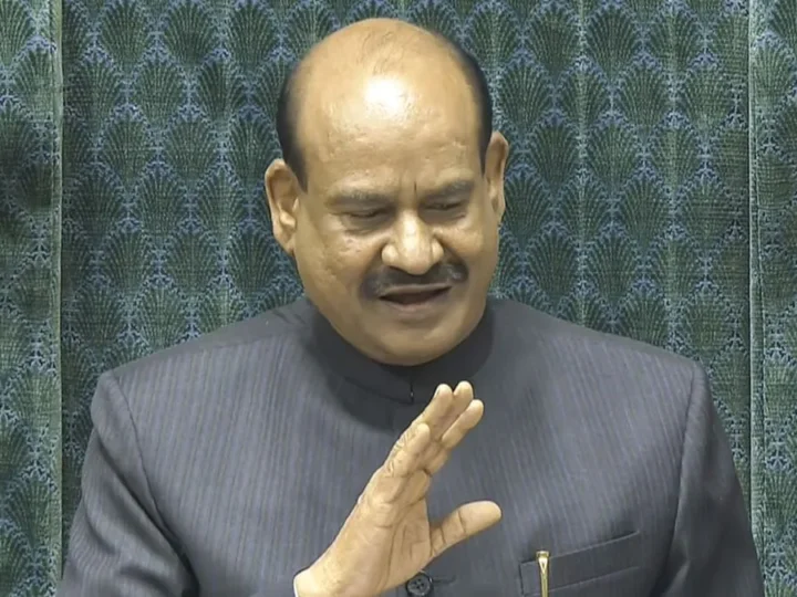 लोकसभा स्पीकर के खिलाफ अविश्वास प्रस्ताव का नोटिस, 118 सांसदों ने किए हस्ताक्षर, राहुल गांधी ने नहीं किया साइन