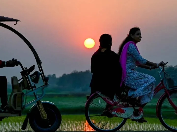 देश में गर्मी दस्तक देने को तैयार! 2-4°C तक बढ़ेगा तापमान, हिमाचल और कश्मीर में बारिश के आसार, यहां कोहरे का अलर्ट