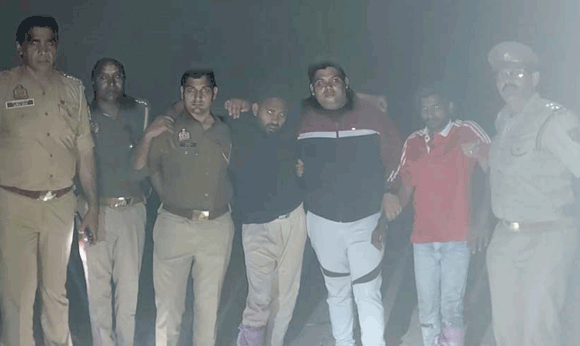 पुलिस ने मुठभेड़ में घायलावस्था में दो वांछित बदमाश किए गिरफ्तार